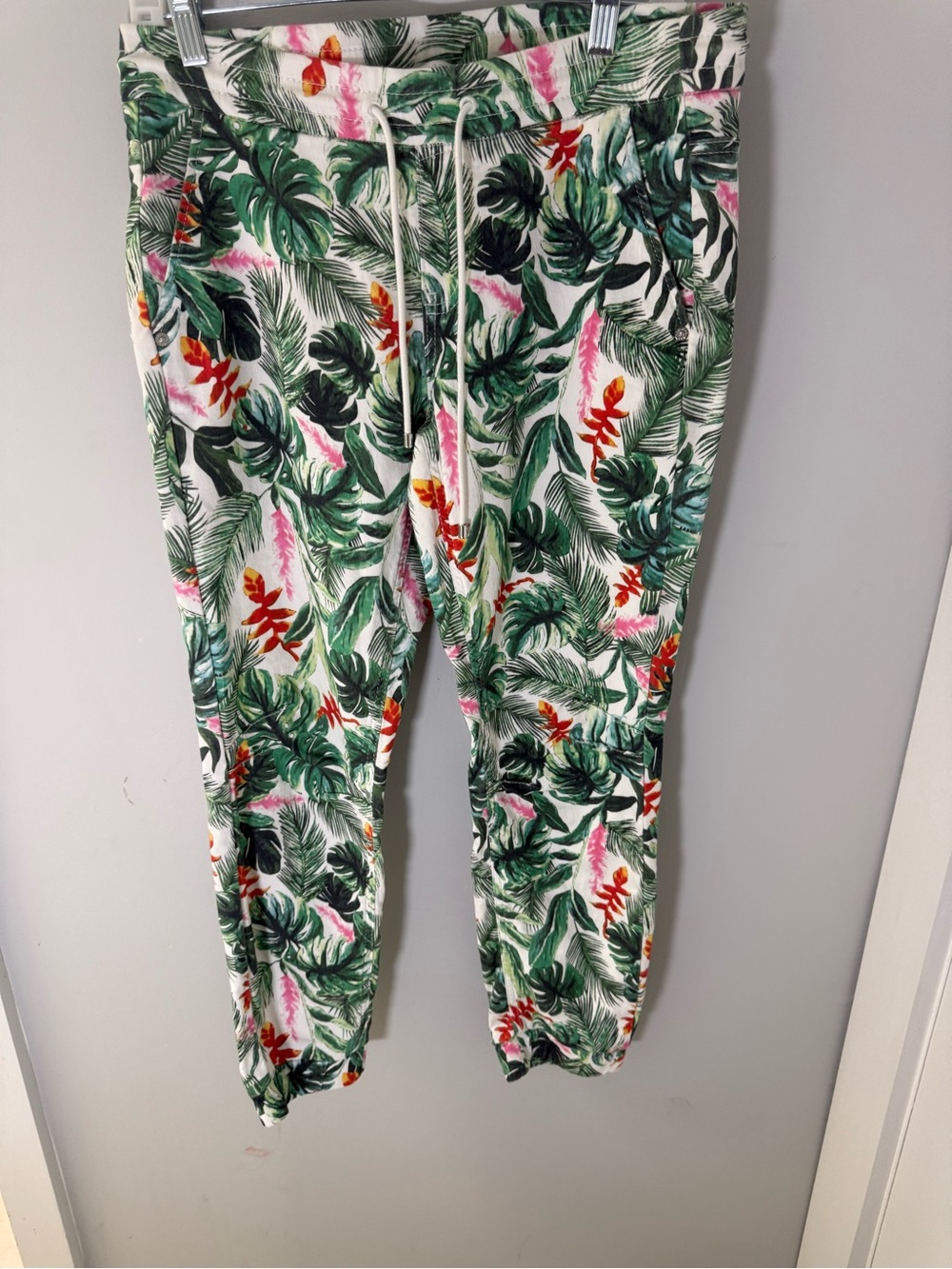 NWOT MAC Tropical Leaf Print Pants - Green, White &‎ Pink